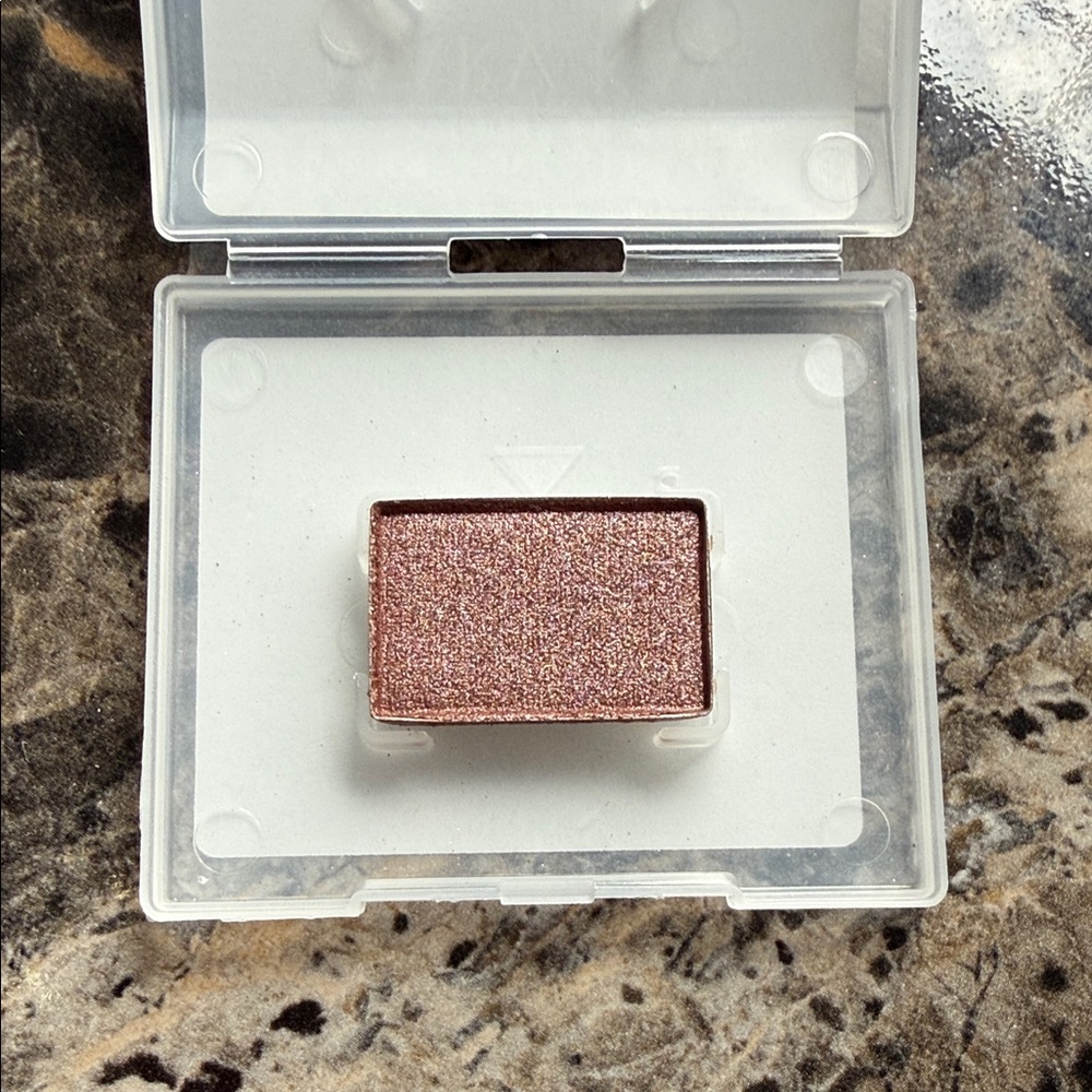 📌 Mary Kay Chromafusion Eyeshadow in Golden Mauve and Moss/ set of 2.